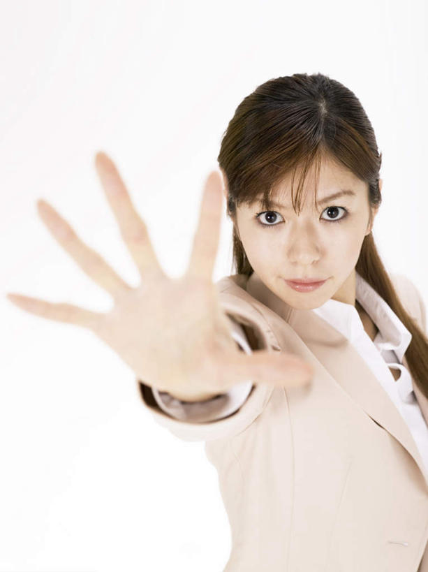 东方人,手,一个人,商务人士,商务女性,站,竖图,俯视,室内,特写,白天,白色背景,衬衫,亚洲,仅一个年轻女性,仅一个女性,仅一个人,套装,黄种人,站着,手部,摄影,影棚,单手,商务装,工薪阶层,年轻女性,亚洲人,年轻人,白领,上班族,站立,半身,彩图,高角度拍摄,影棚拍摄,衬衣,拍摄,五指张开