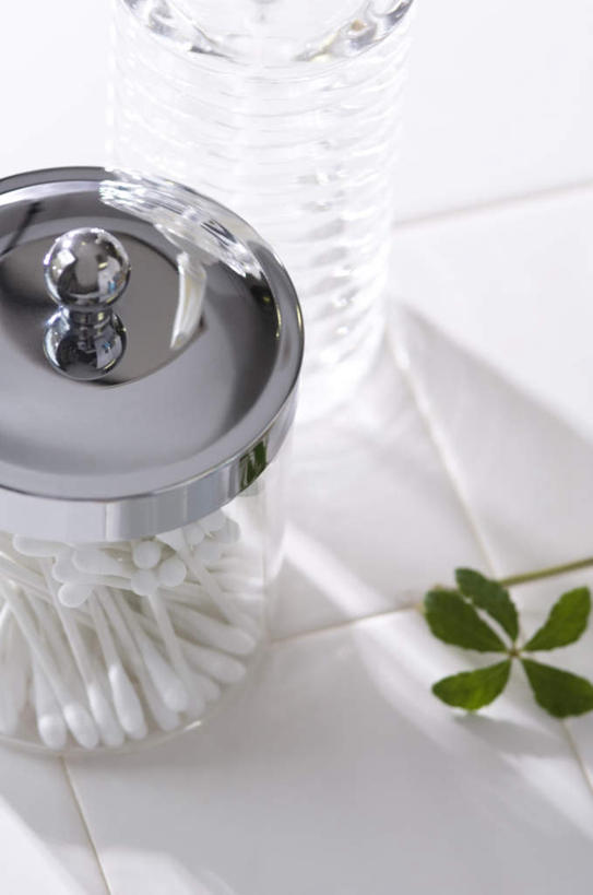 无人,竖图,俯视,室内,特写,白天,杯子,叶子,一堆,一片,许多,阴影,堆叠,堆积,光线,瓷砖,地砖,影子,绿叶,地面,干净,玻璃制品,阳光,水杯,嫩叶,棉签,堆,洁净,叶,叶片,玻璃杯,彩图,高角度拍摄