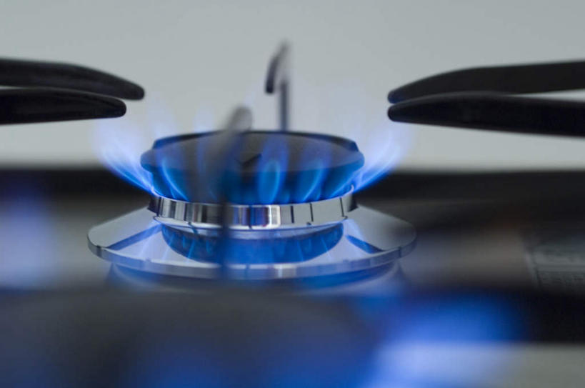 无人,横图,俯视,室内,白天,热情,厨房,火,连接,组合,弯曲,工具,火焰,钳子,煤气灶,燃烧,加工,蓝色,老虎钳,链接,固定,五金,紧固,拼接,剪断,拼凑,瓦斯,扭转,拼合,凑集,聚合,撮合,链结,牢固,夹持,彩图,高角度拍摄,灶间