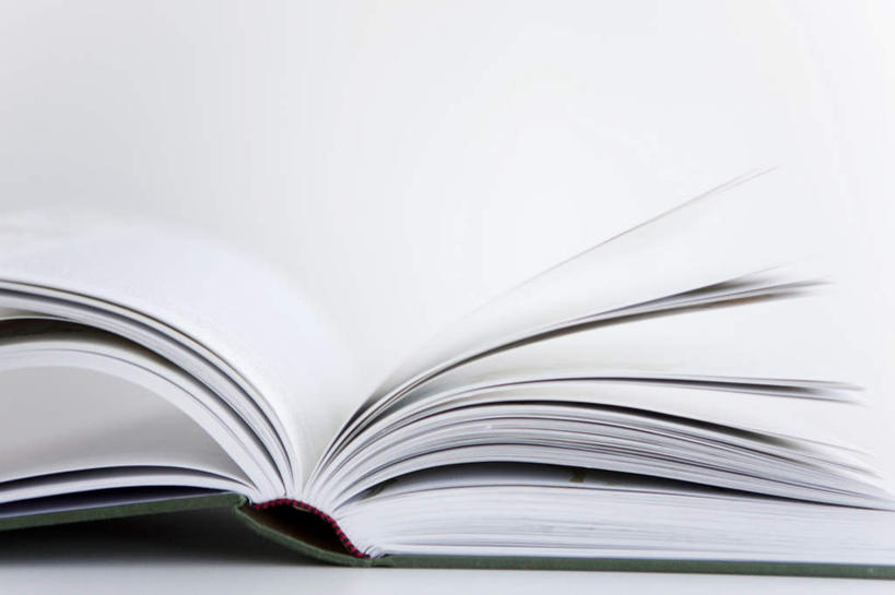 无人,横图,室内,特写,白天,白色背景,正面,桌面,桌子,静物,书籍,一本,墙,墙壁,墙面,白色,打开,翻开,摄影,影棚,书,图书,彩图,影棚拍摄,拍摄