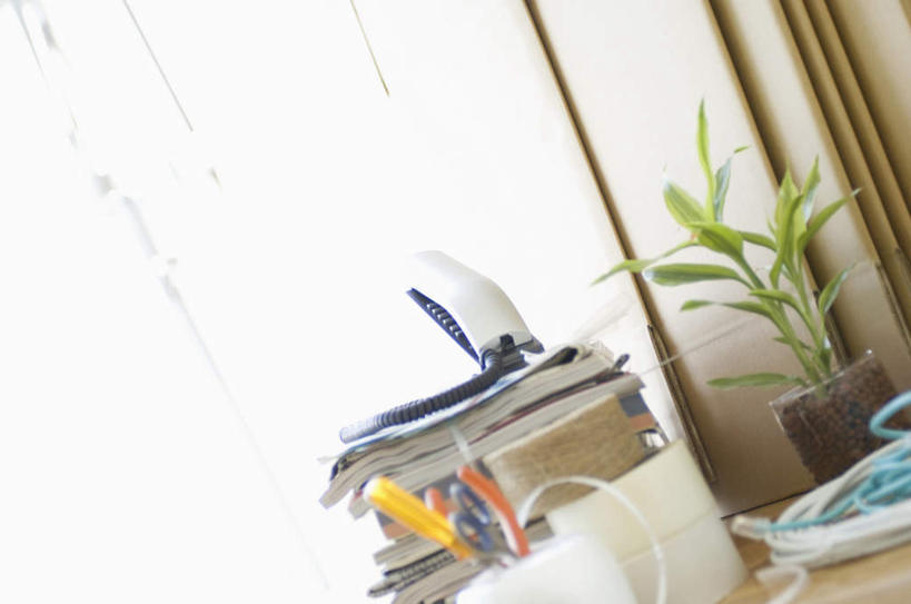 无人,横图,俯视,室内,特写,白天,植物,桌子,笔筒,连接,组合,盆栽,办公桌,办公用品,订书机,盆景,一个,绿色,白色,自然,线绳,生长,单个,成长,链接,装订,拼接,杠杆,拼凑,订书器,拼合,凑集,聚合,撮合,链结,缝合,彩图,高角度拍摄