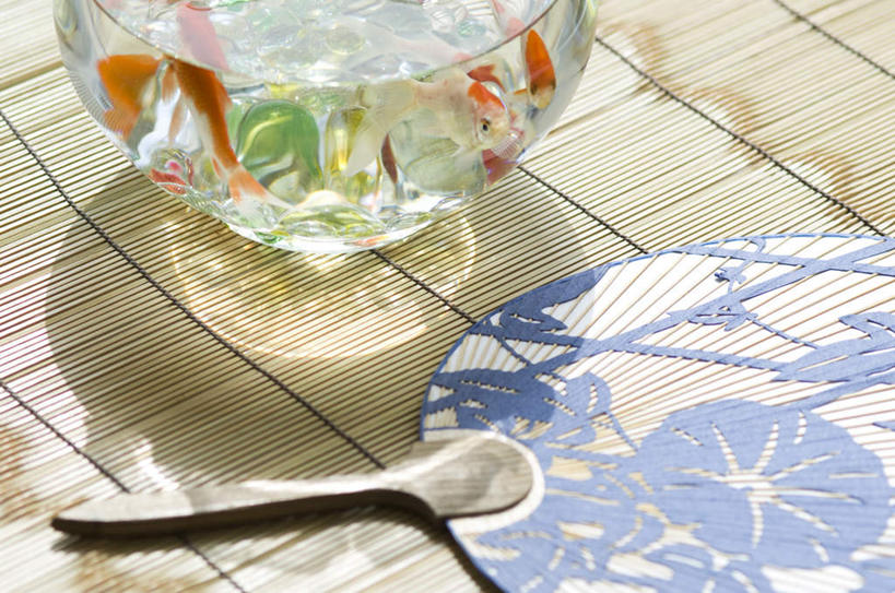 游泳,无人,横图,俯视,室外,特写,白天,喇叭花,玻璃,一把,许多,阴影,光线,金鱼,鱼,扇子,影子,鱼缸,清凉,凉爽,文化,鱼类,玻璃制品,花瓣,红色,蓝色,阳光,摄影,影棚,草席,牵牛,牵牛子,勤娘子,碧冬茄,朝颜花,灵芝牡丹,撒扇,观赏鱼,金鲫鱼,牵牛花,半身,彩图,高角度拍摄,影棚拍摄,拍摄,传统文化