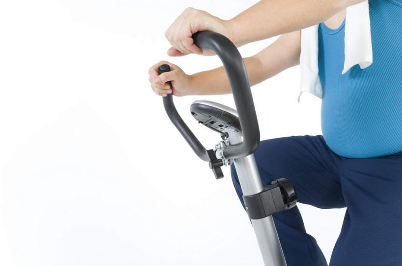 东方人,腹部,一个人,横图,室内,特写,白天,白色背景,侧面,自行车,亚洲,仅一个男性,仅一个人,一块,握,服装,背心,纺织物,休闲装,黄种人,运动器械,运动裤,脚踏车,仅一个年轻男性,骑,衣服,蓝色,白色,毛巾,清洁,休闲,休闲服,健身器械,握着,摄影,服饰,影棚,保暖,健身器材,透气,防水,动感单车,动感自行车,胖,储水,耐磨,吸水,男人,男性,年轻男性,亚洲人,腹,肚子,半身,彩图,影棚拍摄,拍摄,运动器材