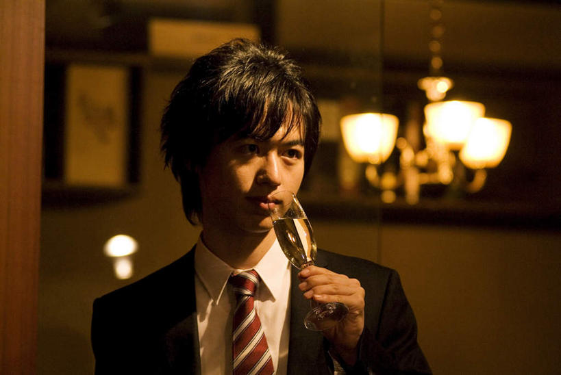 葡萄酒,东方人,一个人,商务人士,商务男性,餐厅,站,横图,室内,夜晚,正面,衬衫,奢侈,快乐,杯子,照明,亚洲,仅一个男性,仅一个人,喝,阴影,套装,光线,高脚杯,影子,灯光,一杯,浪漫,拿,拿着,注视,黄种人,吊灯,玻璃制品,灯,酒,饮料,仅一个年轻男性,酒杯,灯具,香槟,观察,看,品尝,站着,诱惑,观看,照亮,三盏,察看,照明设备,关注,商务装,工薪阶层,香槟杯,气泡酒,起泡酒,汽酒,男人,男性,年轻男性,亚洲人,白领,上班族,玻璃杯,站立,半身,彩图,衬衣,高兴,欢笑,餐馆,饭店,饭馆