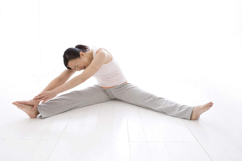 东方人,手,脚,一个人,坐,闭眼,横图,室内,白天,白色背景,正面,锻炼,运动,亚洲,仅一个年轻女性,仅一个女性,仅一个人,弯腰,服装,休闲装,黄种人,衣服,趴着,张嘴,休闲,手部,休闲服,摄影,服饰,影棚,触碰,足,张大嘴巴,弯身,认真,体育,年轻女性,女人,女性,亚洲人,张开嘴,闭眼睛,闭着眼,闭着眼睛,趴,坐着,彩图,全身,影棚拍摄,健身,拍摄