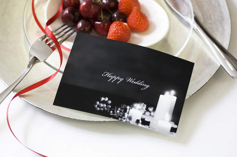 无人,横图,俯视,室内,特写,白天,婚礼,快乐,草莓,浆果,樱桃,餐具,金属制品,一把,许多,庆祝,透明,金属,英文,标志,碟子,文字,字符,叉,陶瓷,字母,陶瓷制品,结婚,标识,三个,红色,白色,盘子,卡片,刀,喜庆,纪念,英文字母,进餐用具,烹调用具,樱珠,莺桃,英桃,洋莓,楔桃,水果皇后,牛桃,荆桃,红莓,地莓,彩图,高角度拍摄,高兴