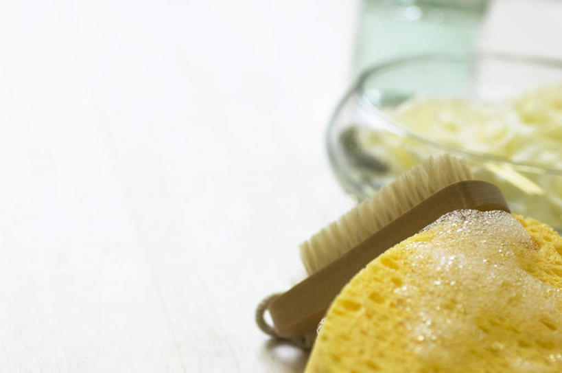 无人,横图,俯视,室内,特写,白天,化妆,美容,卫生间,浴室,玻璃,护肤,透明,海绵,玻璃制品,一个,刷子,浴缸,清洁,保养,享受,休闲,放松,保健,单个,养颜,洗脸海绵,洗脸扑,洗脸绵,淋浴房,彩图,高角度拍摄,冲凉房,沐浴间,沐浴室