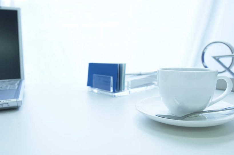 咖啡,无人,办公室,横图,室内,特写,白天,正面,幸福,电脑,笔记本电脑,杯子,餐具,名片,许多,朦胧,模糊,网络,信息,瓷器,碟子,勺子,陶瓷,咖啡杯,陶瓷制品,一杯,联系,娱乐,通讯设备,饮料,一个,卡片,调羹,汤匙,享受,休闲,温馨,放松,乐趣,单个,提神,无线,舒适,瓷杯,醒脑,通信设备,身份,无线网络,无线上网,便携式电脑,软饮料,名刺,名帖,交往,手提电脑,进餐用具,烹调用具,彩图,商业