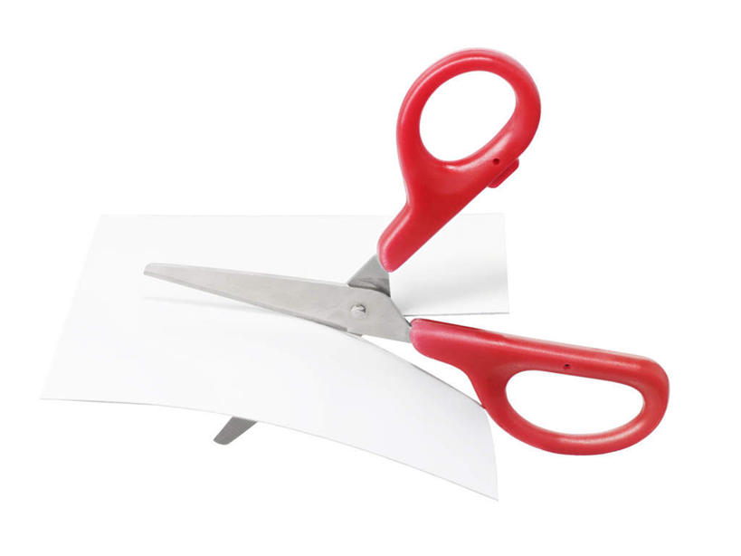 无人,横图,俯视,室内,特写,白天,白色背景,静物,金属制品,一张,修剪,金属,工具,剪刀,纸,红色,白色,摄影,影棚,裁剪,剪子,剪裁,切割,彩图,高角度拍摄,影棚拍摄,拍摄