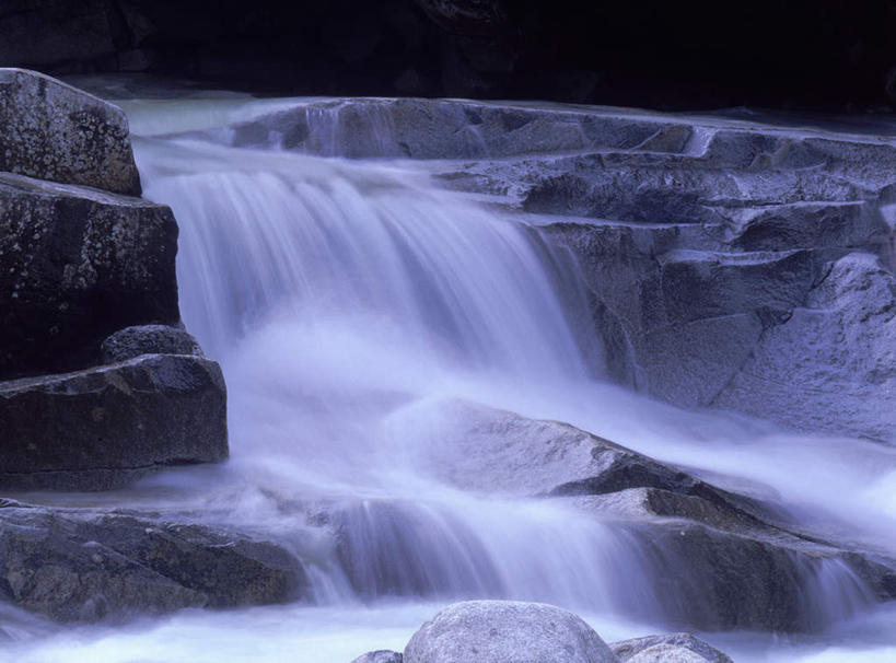 无人,横图,室外,白天,仰视,旅游,度假,礁石,石头,美景,瀑布,水,长野县,日本,亚洲,飞溅,湍急,溅,石子,液体,景观,水滴,娱乐,水珠,自然,享受,休闲,景色,放松,喷洒,自然风光,东亚,本州,本州岛,日本国,中部地方,长野,跌水,礁,石块,岩石,彩图,低角度拍摄