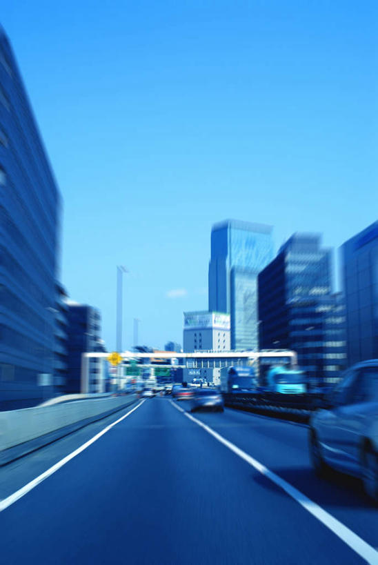 无人,高楼大厦,竖图,室外,白天,正面,度假,美景,城市风光,标志建筑,城市,大厦,道路,地标,建筑,路,摩天大楼,公路,汽车,东京,日本,亚洲,阴影,朦胧,模糊,光线,影子,景观,交通,娱乐,建设,车,蓝色,蓝天,天空,阳光,交通工具,轿车,天,享受,休闲,景色,放松,载具,东亚,本州,关东地方,本州岛,日本国,东京都,马路,彩图,大楼,高层建筑,高楼,摩天楼