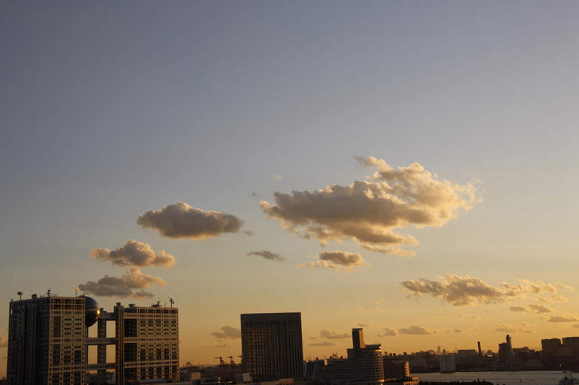 无人,家,横图,室外,白天,仰视,旅游,度假,美景,日落,城市风光,标志建筑,城市,地标,建筑,东京,日本,亚洲,房屋,屋子,景观,晚霞,霞光,云,云朵,公寓,云彩,娱乐,建设,洋房,楼房,住宅,蓝色,白云,蓝天,天空,黄昏,天,享受,休闲,景色,彩霞,放松,晴朗,东亚,本州,关东地方,本州岛,日本国,东京都,晴空,夕阳,彩图,低角度拍摄,房子