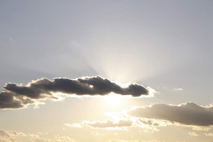 无人,横图,室外,白天,仰视,旅游,度假,日出,美景,太阳,景观,云,云朵,朝霞,晨曦,黎明,云彩,娱乐,蓝色,白云,蓝天,天空,阳光,自然,天,享受,休闲,景色,放松,晴朗,自然风光,朝阳,晴空,彩图,低角度拍摄,破晓