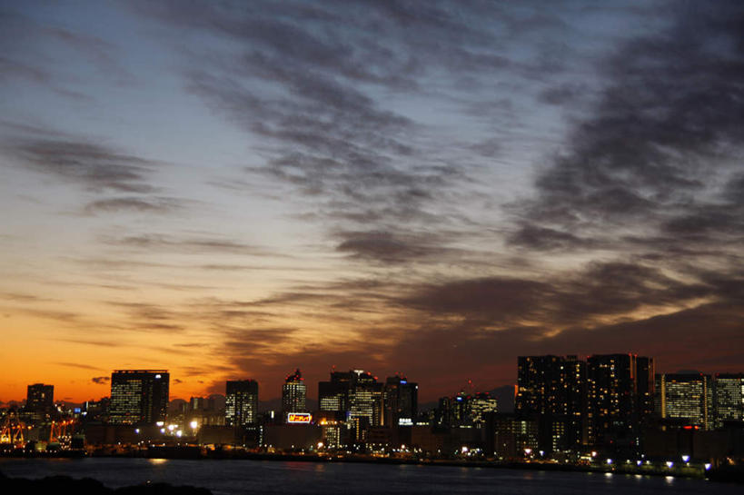 无人,高楼大厦,横图,彩色,室外,白天,仰视,度假,海浪,海洋,美景,日落,植物,城市风光,标志建筑,城市,大厦,地标,建筑,摩天大楼,霓虹灯,东京,日本,亚洲,景观,浪花,晚霞,霞光,落日,灯光,七彩,品川区,娱乐,光源,建设,霓虹,灯,树,树木,绿色,黑色,天空,自然,海水,黄昏,天,享受,休闲,景色,彩霞,放松,生长,成长,照明设备,海景,东亚,本州,关东地方,本州岛,日本国,东京都,氖灯,夕照,大海,风浪,海,海水的波动,近岸浪,涌浪,夕阳,彩图,低角度拍摄,大楼,高层建筑,高楼,摩天楼,斜阳