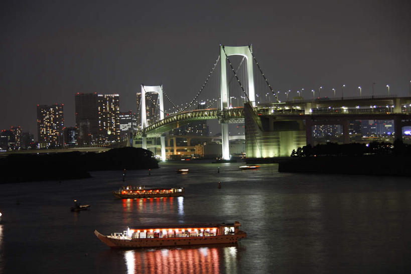 无人,高楼大厦,横图,彩色,室外,夜晚,正面,旅游,度假,海浪,海洋,标志建筑,大桥,大厦,地标,建筑,立交桥,轮船,摩天大楼,霓虹灯,桥梁,夜景,船,东京,日本,亚洲,浪花,高架,斜拉桥,桥,灯光,七彩,彩虹大桥,娱乐,光源,建设,霓虹,灯,黑色,天空,海水,交通工具,天,享受,休闲,旅游胜地,放松,照明设备,载具,三艘,海景,东亚,本州,关东地方,本州岛,日本国,东京都,氖灯,日本彩虹大桥,大海,风浪,海,海水的波动,近岸浪,涌浪,彩图,大楼,高层建筑,高楼,摩天楼