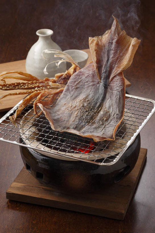 海鲜,无人,竖图,俯视,室内,特写,白天,烹饪,烧烤,雾,沸腾,蒸汽,陶瓷,鱼干,日本料理,料理,食品,烤架,陶瓷制品,水蒸气,烤肉,水产,菜肴,美食,海洋生物,酒瓶,食物,一个,瓶子,日式料理,日式,铁架,摄影,佳肴,影棚,单个,水生动物,海产品,水生物,海底动物,蒸发,彩图,高角度拍摄,影棚拍摄,拍摄,清酒瓶