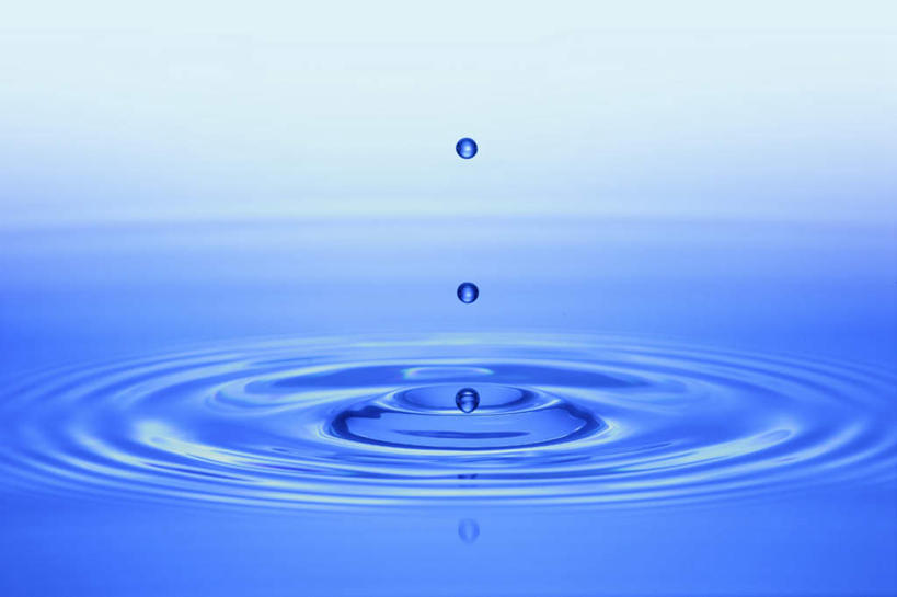 无人,横图,室内,特写,白天,正面,水,阴影,波纹,蓝色背景,反射,液体,影子,水滴,涟漪,两滴,蓝色,水纹,波浪,摄影,影棚,水晕,彩图,影棚拍摄,拍摄