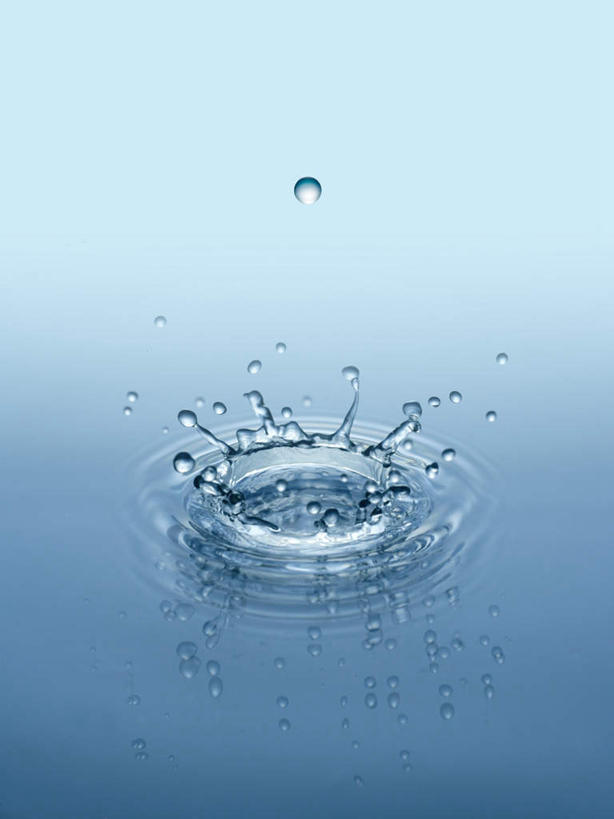 无人,竖图,俯视,室内,特写,白天,水,皇冠,波纹,飞溅,溅,液体,水滴,涟漪,水珠,一个,水纹,波浪,摄影,影棚,单个,生机,权威,高贵,喷洒,水晕,灵动,权力,统治,王冠,彩图,高角度拍摄,影棚拍摄,拍摄