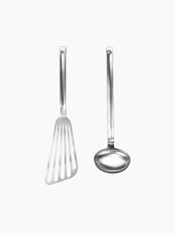 无人,竖图,俯视,室内,特写,白天,白色背景,金属制品,阴影,反射,金属,影子,勺子,一个,打蛋器,调羹,汤匙,摄影,影棚,长柄勺,单个,彩图,高角度拍摄,影棚拍摄,拍摄