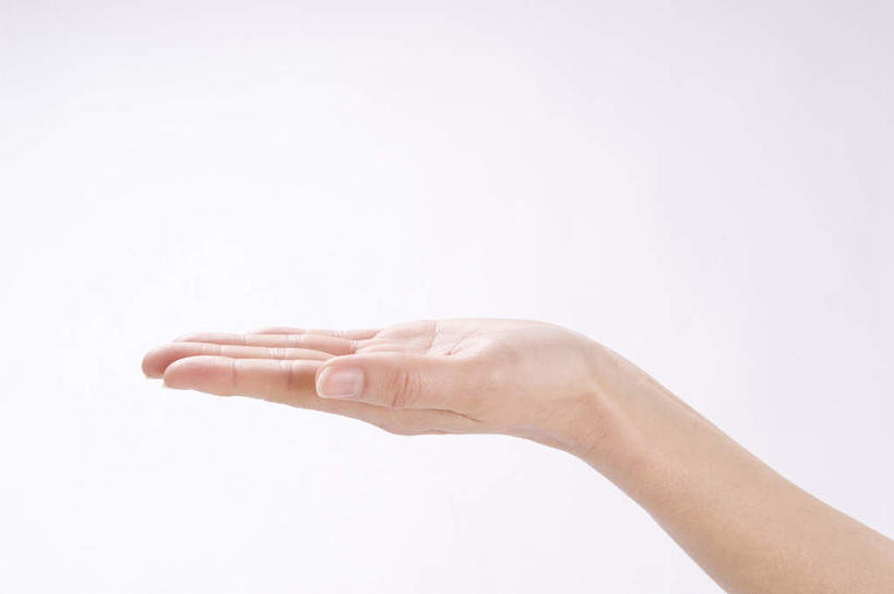 东方人,手,一个人,举,横图,室内,特写,白天,白色背景,正面,亚洲,仅一个年轻女性,仅一个女性,仅一个人,阴影,光线,影子,摊开,黄种人,阳光,托,手部,伸手,摄影,影棚,单手,年轻女性,女人,女性,亚洲人,举起,举手,举着,向上举,向上伸,向上托,半身,彩图,影棚拍摄,拍摄