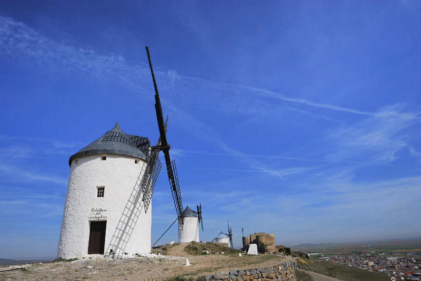 无人,横图,室外,白天,仰视,旅游,度假,农业,风力发电机,美景,风车,西班牙,欧洲,环保,朦胧,模糊,景观,云,云朵,云彩,娱乐,设备,蓝色,白云,蓝天,天空,自然,天,享受,休闲,机械,景色,放松,能源,晴朗,资源,风力机,南欧,自然风光,利用,低碳,西班牙王国,卡斯蒂利亚,卡斯蒂利亚拉曼查,卡斯蒂利亚拉曼恰,孔苏埃格拉,拉曼查,拉曼恰,晴空,彩图,低角度拍摄