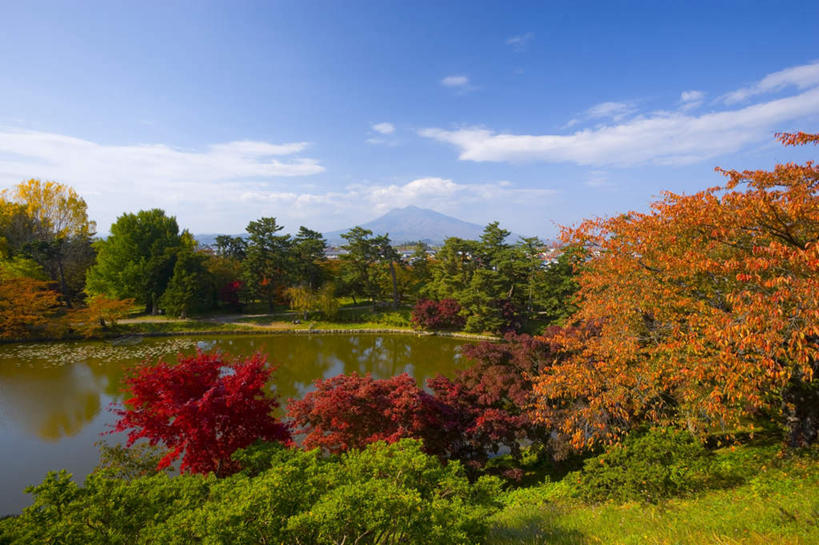 无人,横图,室外,白天,正面,旅游,度假,草地,草坪,湖,湖泊,美景,秋季,水,植物,日本,亚洲,朦胧,模糊,湖面,景观,水流,水面,云,云朵,云彩,娱乐,草,蓝色,绿色,白云,蓝天,天空,自然,湖水,天,享受,休闲,景色,放松,晴朗,自然风光,东亚,本州,本州岛,日本国,青森,青森县,东北地方,弘前市,晴空,秋,秋天,彩图