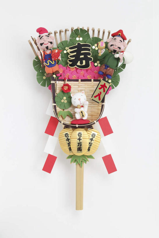 无人,竖图,俯视,室内,白天,白色背景,游戏,钱,桌面,哺乳动物,虎,野生动物,玩具,朦胧,模糊,神话,装饰,标志,钱币,文字,字符,玩,文化,娱乐,标识,三个,动物,祈福,休闲,汉字,益智,金融,摄影,影棚,经济,活动,华丽,修饰,点缀,发泄,消遣,智力,中文,传说,凶猛,流通,贸易,宣泄,衬托,美观,雅致,雅观,国文,华文,残暴,凶残,货币,现金,硬币,老虎,玩耍,嬉戏,彩图,高角度拍摄,影棚拍摄,拍摄,寓言