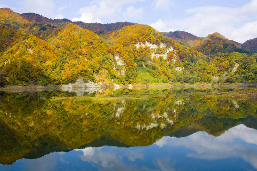 无人,横图,室外,白天,正面,旅游,度假,湖,湖泊,美景,山,山脉,树林,水,植物,日本,亚洲,阴影,朦胧,模糊,反射,影子,湖面,景观,山峰,水流,水面,云,云朵,山峦,云彩,娱乐,树,树木,蓝色,绿色,白云,蓝天,天空,自然,湖水,群山,天,享受,休闲,景色,放松,生长,晴朗,成长,自然风光,东亚,本州,本州岛,日本国,青森,青森县,东北地方,晴空,彩图