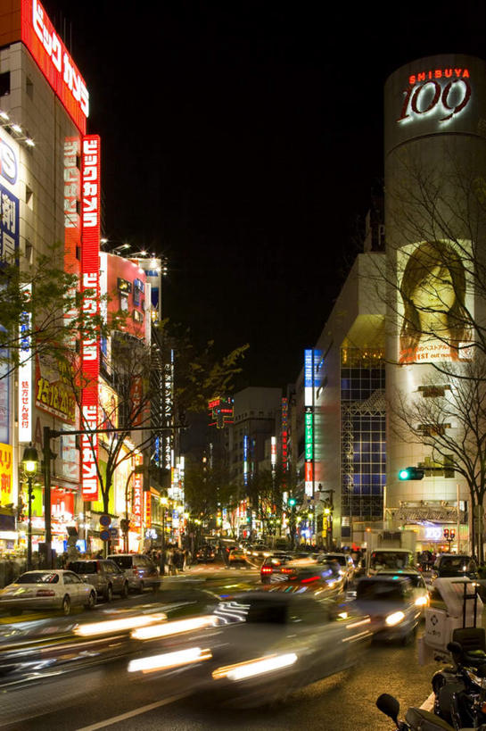 无人,高楼大厦,竖图,室外,夜晚,正面,度假,安全,美景,城市风光,城市,大厦,道路,建筑,街道,路,路灯,摩天大楼,公路,汽车,照明,东京,日本,亚洲,许多,朦胧,模糊,景观,红绿灯,灯光,信号灯,交通,娱乐,建设,车,灯,蓝色,蓝天,天空,交通工具,轿车,天,享受,休闲,景色,放松,警示,晴朗,照亮,照明设备,提示,载具,流通,东亚,交通信号灯,本州,万里无云,行人信号灯,关东地方,本州岛,日本国,东京都,晴空,晴空万里,马路,彩图,大楼,高层建筑,高楼,摩天楼