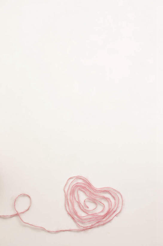 无人,竖图,俯视,室内,特写,白天,白色背景,爱情,一根,爱心,线,浪漫,粉色,温暖,温馨,心形,恩爱,摄影,影棚,和睦,心型,彩图,高角度拍摄,影棚拍摄,拍摄,融洽