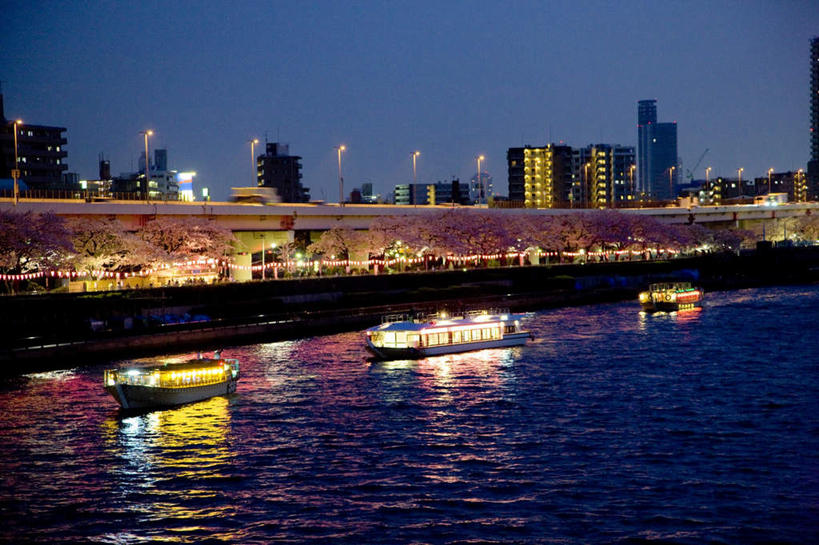 无人,高楼大厦,横图,室外,夜晚,正面,度假,河流,美景,水,城市风光,城市,大厦,建筑,路灯,轮船,摩天大楼,船,照明,东京,日本,亚洲,一排,一条,许多,朦胧,模糊,整齐,河水,景观,水流,灯光,游艇,娱乐,建设,灯,排列,蓝色,蓝天,天空,交通工具,天,享受,休闲,景色,放松,晴朗,照亮,照明设备,队列,载具,三艘,东亚,本州,万里无云,关东地方,本州岛,日本国,东京都,晴空,晴空万里,彩图,大楼,高层建筑,高楼,摩天楼