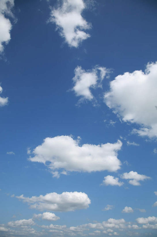 无人,竖图,室外,白天,仰视,旅游,度假,美景,北海道,日本,亚洲,朦胧,模糊,景观,云,云朵,云彩,娱乐,蓝色,白云,蓝天,天空,自然,天,享受,休闲,景色,放松,晴朗,自然风光,东亚,日本国,北海道地方,北海道岛,晴空,彩图,低角度拍摄