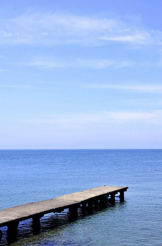 无人,码头,竖图,室外,白天,正面,旅游,度假,海浪,海洋,美景,港口,神奈川,日本,亚洲,朦胧,模糊,景观,浪花,水平线,云,云朵,辽阔,海平线,神奈川县,云彩,娱乐,蓝色,白云,蓝天,天空,自然,海水,天,享受,休闲,广阔,景色,放松,晴朗,一望无际,自然风光,海景,东亚,本州,关东地方,本州岛,日本国,无边无际,一马平川,大海,风浪,海,海水的波动,近岸浪,涌浪,晴空,彩图,摆渡口,埠头,渡口,渡头,港湾,海港,货运码头,口岸,商港,水天相接,水天一线