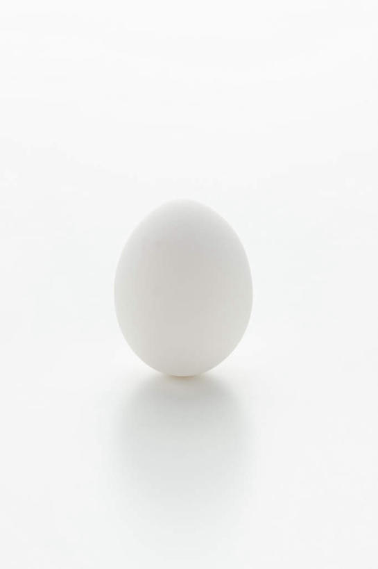 无人,竖图,俯视,室内,特写,白天,阴影,反射,影子,蛋,鸡蛋,一个,摄影,影棚,单个,草鸡蛋,卵,彩图,高角度拍摄,影棚拍摄,拍摄