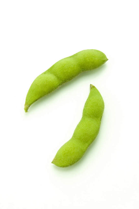 无人,竖图,俯视,室内,特写,白天,白色背景,植物,豆,大豆,蔬菜,新鲜,豆类,豆子,毛豆,食品,食物,两个,摄影,有机食品,绿色食品,影棚,豆科,枝豆,黄豆,彩图,高角度拍摄,影棚拍摄,拍摄