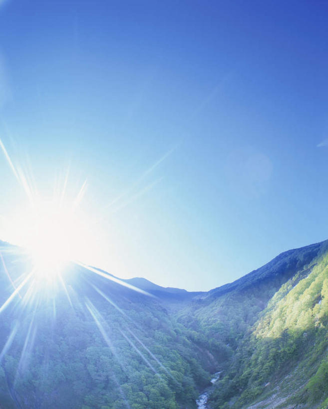 无人,竖图,室外,白天,正面,旅游,度假,日出,美景,森林,山,山脉,树林,太阳,植物,日本,亚洲,阴影,朦胧,模糊,光线,光泽,影子,景观,山峰,朝霞,晨曦,光芒,黎明,山峦,娱乐,树,树木,蓝色,绿色,蓝天,天空,阳光,自然,群山,天,享受,休闲,景色,放松,生长,晴朗,成长,自然风光,光辉,东亚,本州,万里无云,本州岛,日本国,青森,青森县,东北地方,毫光,朝阳,晴空,晴空万里,彩图,破晓,八甲田山