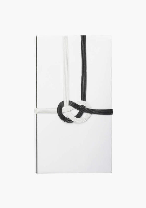 无人,竖图,俯视,室内,特写,白天,白色背景,婚礼,快乐,庆祝,装饰,缎带,结婚,白色,黑色,喜庆,摄影,影棚,纪念,华丽,修饰,一份,点缀,请帖,衬托,美观,雅致,雅观,彩图,高角度拍摄,影棚拍摄,高兴,拍摄,请柬