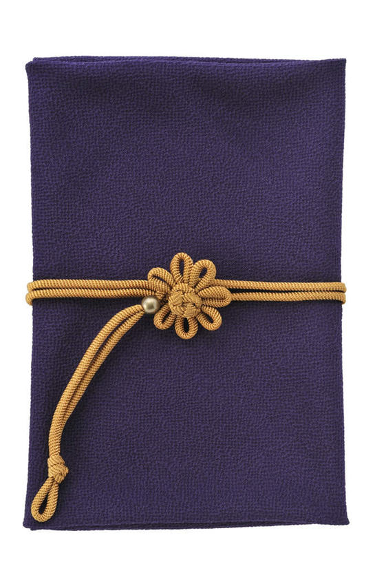 无人,竖图,俯视,室内,特写,白天,白色背景,一块,装饰,传递,信息,包裹,布,信封,邮件,缎带,联系,邮筒,邮箱,黄色,紫色,联络,邮递,通信,摄影,影棚,信件,华丽,修饰,一份,点缀,邮政,衬托,美观,雅致,雅观,彩图,高角度拍摄,影棚拍摄,拍摄