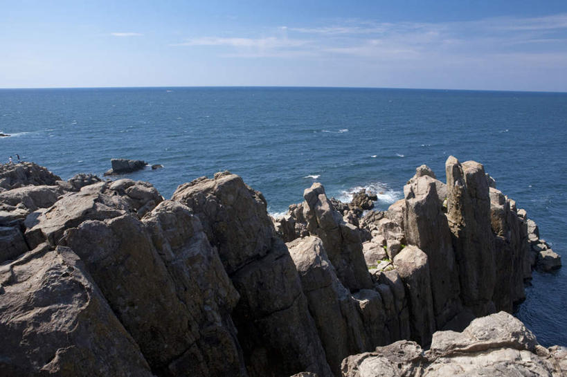 无人,横图,室外,白天,正面,旅游,度假,海浪,海洋,礁石,石头,美景,日本,亚洲,阴影,光线,石子,影子,景观,浪花,水平线,云,云朵,辽阔,海平线,云彩,娱乐,蓝色,白云,蓝天,天空,阳光,自然,海水,天,享受,休闲,广阔,景色,放松,一望无际,自然风光,海景,东亚,本州,本州岛,日本国,中部地方,福井,福井县,无边无际,一马平川,大海,风浪,海,海水的波动,礁,近岸浪,石块,岩石,涌浪,彩图,水天相接,水天一线