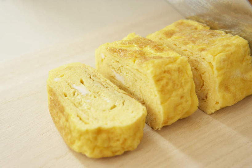 无人,横图,俯视,室外,特写,白天,烹饪,一排,整齐,蛋,鸡蛋,日本料理,料理,食品,蛋卷,案板,菜肴,美食,砧板,食物,排列,日式料理,日式,摄影,佳肴,影棚,队列,卵,彩图,高角度拍摄,影棚拍摄,拍摄