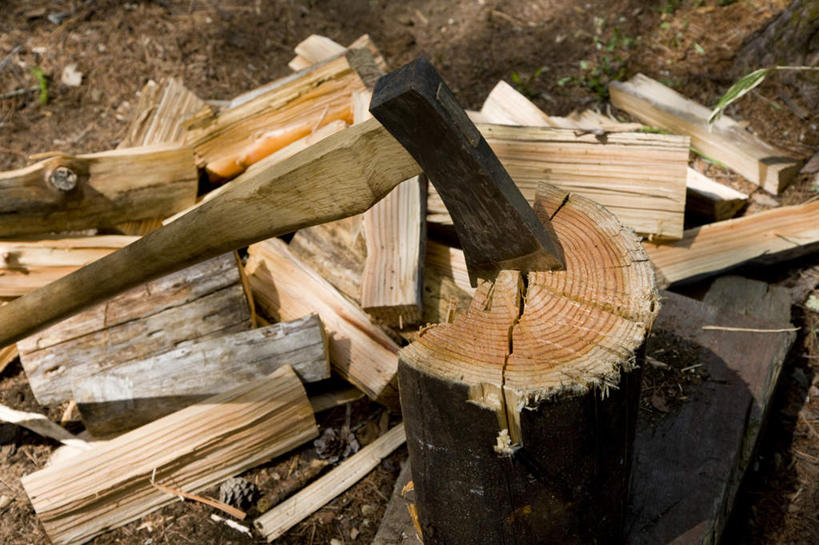 无人,横图,俯视,室内,白天,金属制品,一把,许多,切开,阴影,破碎,残缺,光线,金属,工具,木材,木头,影子,地面,阳光,切,剖面,切面,斧子,彩图,高角度拍摄