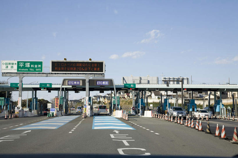 无人,横图,室外,白天,正面,度假,显示器,美景,城市风光,城市,道路,路,指示牌,公路,汽车,神奈川,日本,亚洲,一排,许多,阴影,整齐,光线,标志,屏幕,文字,影子,景观,云,云朵,分界线,停车线,交通,神奈川县,警告,云彩,娱乐,标识,显示屏,车,排列,一个,蓝色,白云,蓝天,天空,阳光,交通工具,轿车,天,享受,休闲,景色,放松,警示,单个,车行道,车行道分界线,禁止,提醒,队列,提示,限制,载具,标线,输出设备,收费站,东亚,车行线,本州,关东地方,本州岛,日本国,通行站,危险,马路,彩图