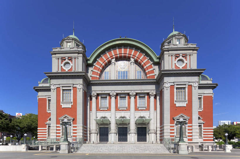 无人,横图,室外,白天,正面,旅游,度假,草地,草坪,美景,植物,楼梯,道路,路,路灯,人行横道,公路,照明,日本,亚洲,阴影,光线,影子,阶梯,墙,景观,云,云朵,人行道,灯光,交通,云彩,娱乐,墙壁,墙面,台阶,灯,草,树,树木,蓝色,绿色,白云,蓝天,天空,阳光,自然,天,享受,休闲,景色,放松,大阪,生长,成长,照亮,照明设备,自然风光,人行横道线,东亚,本州,大阪府,本州岛,日本国,近畿地方,近畿,大阪中央公会堂,斑马线,马路,彩图