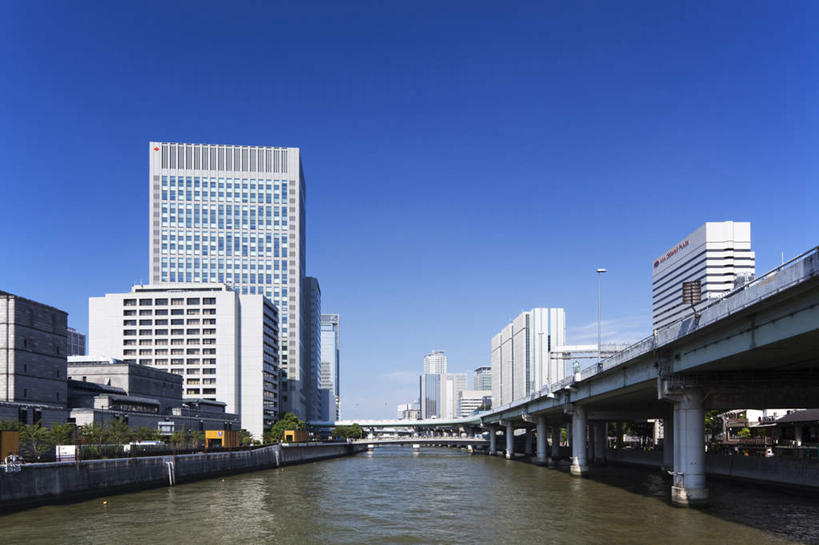 无人,高楼大厦,横图,室外,白天,正面,度假,草地,草坪,河流,美景,水,植物,城市风光,城市,大桥,大厦,建筑,立交桥,路灯,摩天大楼,桥梁,照明,日本,亚洲,一排,阴影,波纹,整齐,光线,影子,河水,景观,水流,云,云朵,高架,斜拉桥,桥,灯光,云彩,娱乐,灯,草,树,树木,排列,蓝色,绿色,白云,蓝天,水纹,天空,阳光,自然,波浪,天,享受,休闲,景色,放松,大阪,生长,成长,照亮,照明设备,队列,东亚,本州,大阪府,本州岛,日本国,近畿地方,近畿,彩图,大楼,高层建筑,高楼,摩天楼