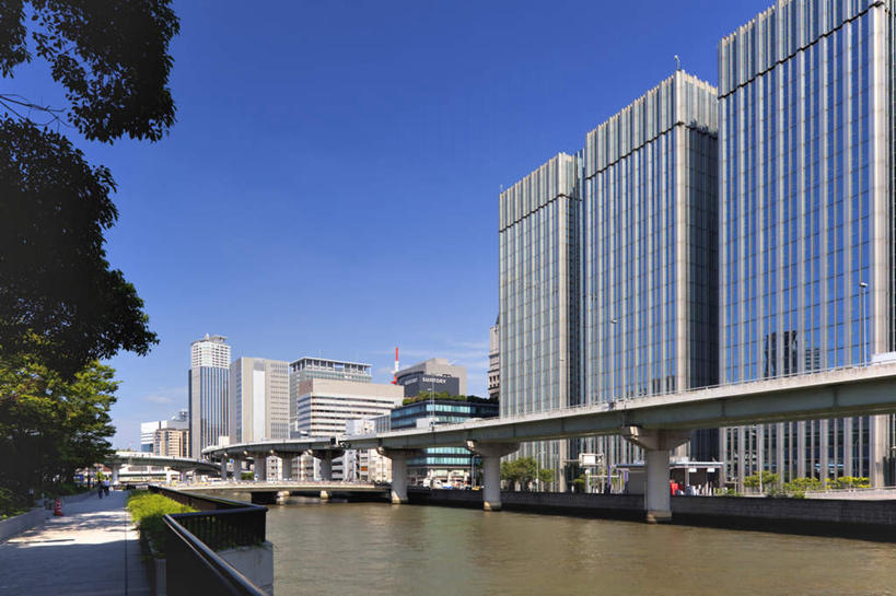 无人,高楼大厦,横图,室外,白天,正面,度假,草地,草坪,河流,美景,水,植物,城市风光,城市,大桥,大厦,道路,建筑,立交桥,路,摩天大楼,桥梁,公路,日本,亚洲,阴影,波纹,光线,影子,河水,景观,水流,云,云朵,高架,斜拉桥,桥,交通,云彩,娱乐,草,树,树木,蓝色,绿色,白云,蓝天,水纹,天空,阳光,自然,波浪,天,享受,休闲,景色,放松,大阪,生长,成长,东亚,本州,大阪府,本州岛,日本国,近畿地方,近畿,马路,彩图,大楼,高层建筑,高楼,摩天楼