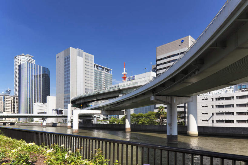 无人,高楼大厦,栏杆,横图,室外,白天,正面,度假,草地,草坪,河流,美景,水,植物,城市风光,城市,大桥,大厦,建筑,立交桥,摩天大楼,桥梁,日本,亚洲,阴影,波纹,光线,影子,河水,景观,水流,云,云朵,高架,围栏,斜拉桥,桥,云彩,娱乐,护栏,草,树,树木,蓝色,绿色,白云,蓝天,水纹,天空,阳光,自然,波浪,天,享受,休闲,景色,放松,大阪,生长,成长,东亚,本州,大阪府,本州岛,日本国,近畿地方,近畿,彩图,大楼,高层建筑,高楼,摩天楼