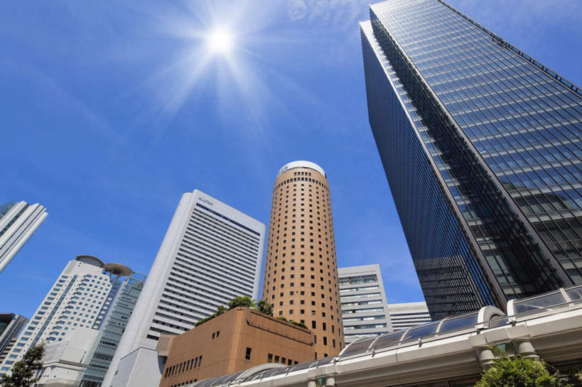 无人,高楼大厦,横图,室外,白天,仰视,度假,美景,植物,窗户,城市风光,城市,大桥,大厦,建筑,立交桥,路灯,摩天大楼,桥梁,照明,日本,亚洲,一排,许多,阴影,整齐,光线,影子,景观,云,云朵,高架,斜拉桥,桥,灯光,云彩,娱乐,玻璃窗,灯,树,树木,排列,蓝色,绿色,白云,蓝天,天空,阳光,自然,天,享受,休闲,景色,放松,大阪,生长,成长,照亮,照明设备,队列,东亚,本州,大阪府,本州岛,日本国,近畿地方,近畿,彩图,低角度拍摄,大楼,高层建筑,高楼,摩天楼