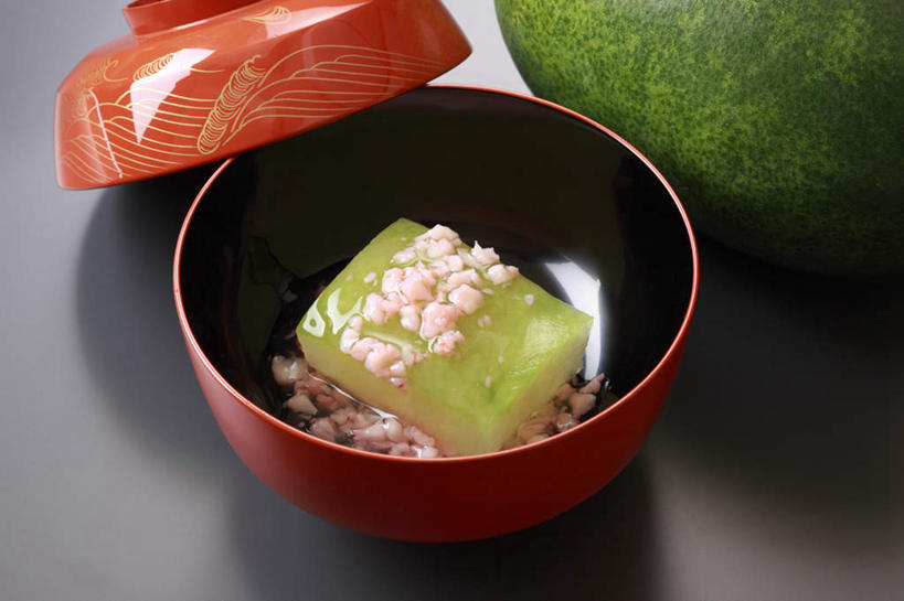 无人,横图,俯视,室内,特写,白天,烹饪,桌面,桌子,蔬菜,餐具,一块,阴影,新鲜,装饰,反射,盖子,影子,肉,日本料理,料理,食品,肉末,冬瓜,菜肴,美食,肉类,食物,一个,碗,日式料理,日式,佳肴,有机食品,绿色食品,单个,华丽,修饰,点缀,肉食,衬托,美观,雅致,雅观,进餐用具,烹调用具,彩图,高角度拍摄