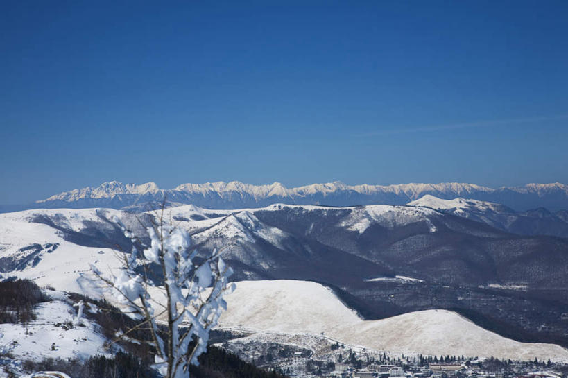 无人,家,横图,俯视,航拍,室外,白天,旅游,度假,美景,山,树林,雪,植物,雾,大雪,富山县,日本,亚洲,许多,阴影,朦胧,模糊,光线,影子,房屋,屋子,地平线,积雪,景观,山峰,雪景,冬季,冬天,辽阔,地面,山峦,娱乐,楼房,住宅,树,树木,蓝色,绿色,蓝天,天空,阳光,自然,天,享受,休闲,广阔,景色,放松,寒冷,生长,晴朗,成长,一望无际,迷雾,鸟瞰,自然风光,延伸,东亚,本州,万里无云,本州岛,日本国,中部地方,天地相交,严寒,富山,无边无际,一马平川,大雾,晴空,晴空万里,彩图,高角度拍摄,房子