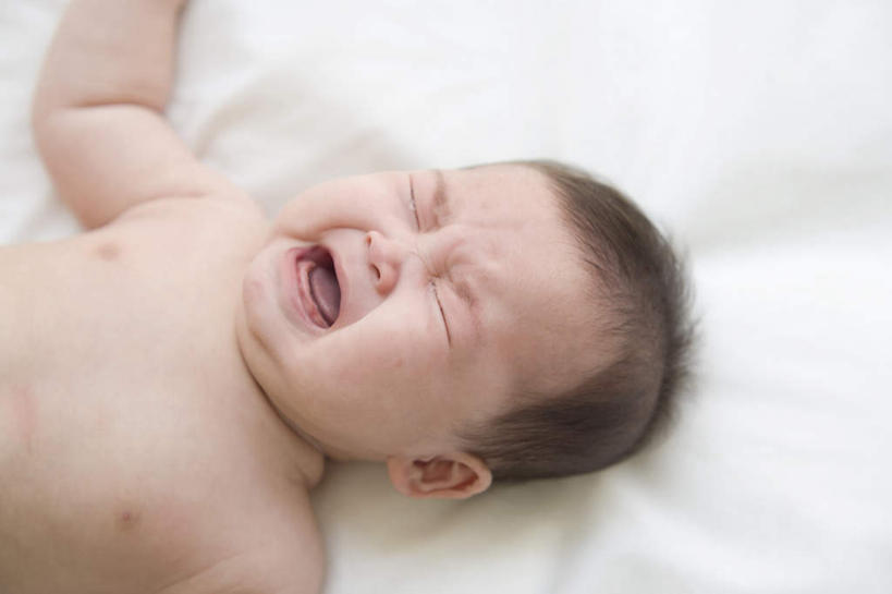 东方人,婴儿,儿童,脸,头,脸颊,一个人,躺,哭,横图,俯视,室内,特写,白天,纯洁,床,亚洲,仅一个人,服装,朦胧,模糊,床单,休闲装,黄种人,被子,裸露,肩膀,小孩,衣服,张嘴,休闲,休闲服,可爱,服饰,单人床,活泼,被单,宝宝,裸,张大嘴巴,纯真,烂漫,无邪,卧着,伶俐,天真,亚洲人,孩子,头部,脸部,脸蛋,面部,张开嘴,躺着,卧,半身,彩图,高角度拍摄,哭泣,哭啼